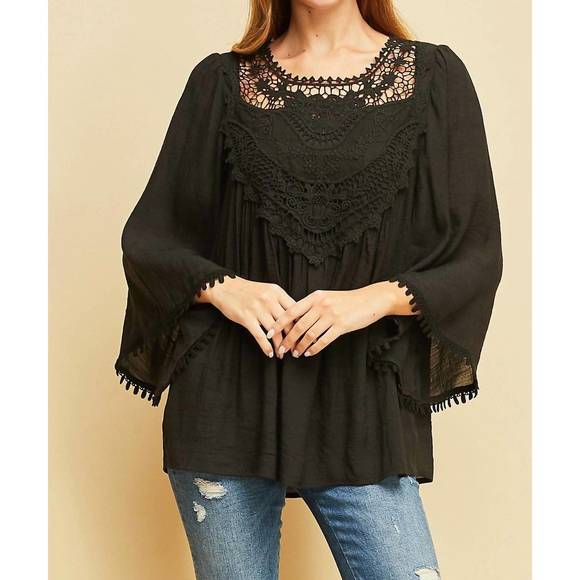 ENTRO Tops - NEW ENTRO crochet lace flare sleeve top - plus in black